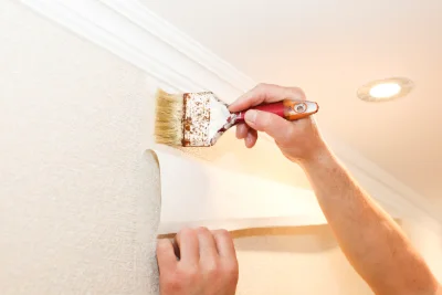 Pose de papier peint à Lardiers — revêtements muraux et toiles de verre